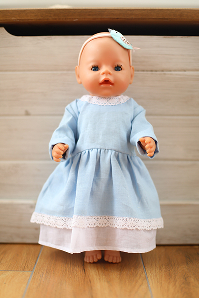 Кукольное платье голубое с кружевом